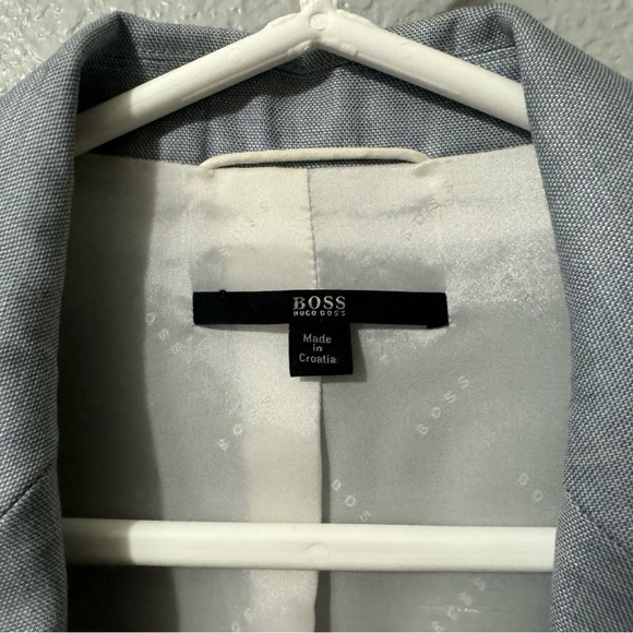 Boss brand new gray business suit. - Picture 6 of 8